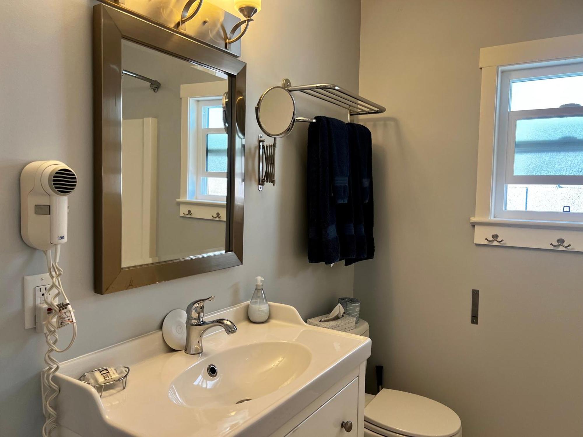 Buccaneer Inn Nanaimo Bagian luar foto