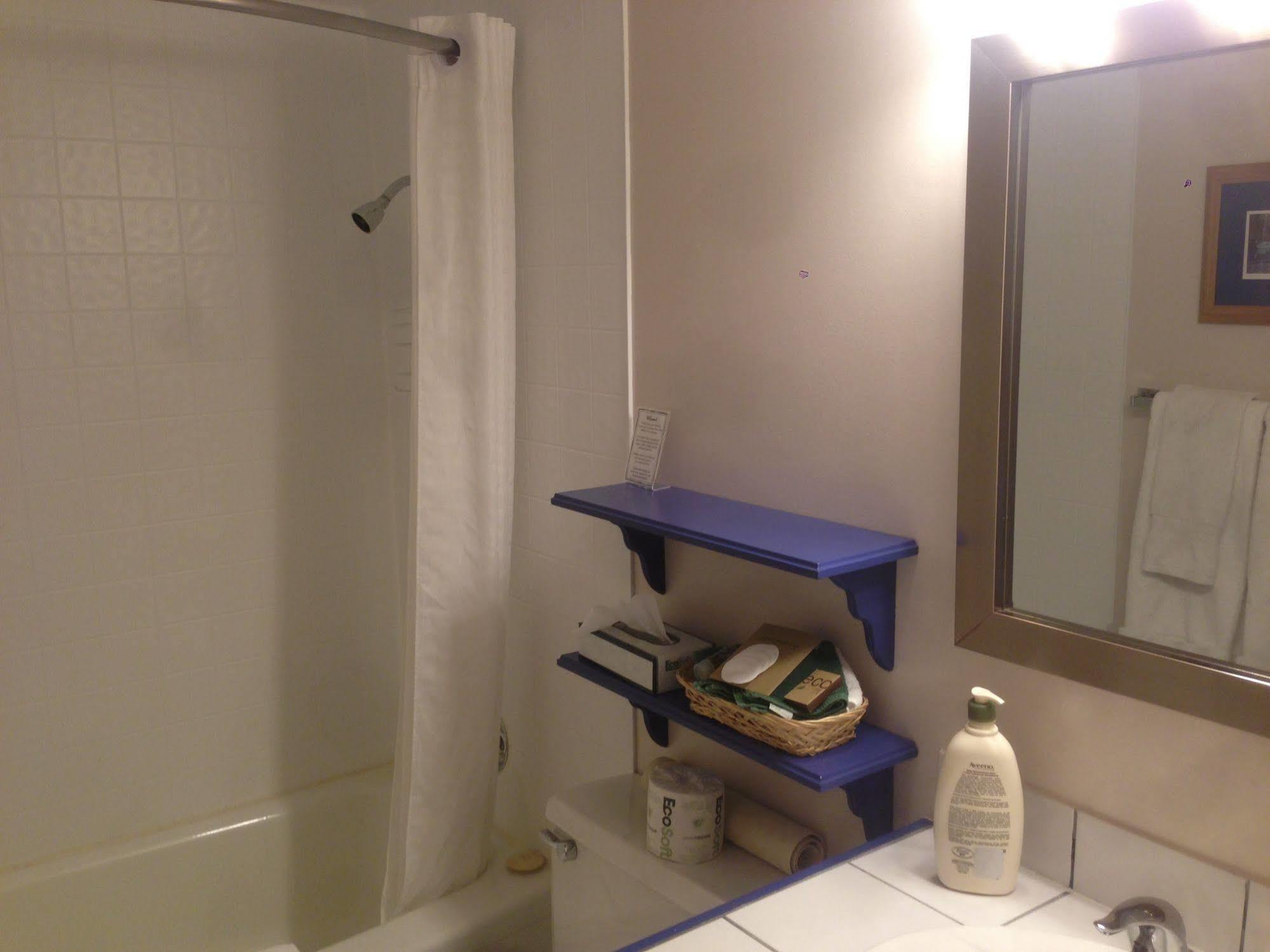 Buccaneer Inn Nanaimo Bagian luar foto