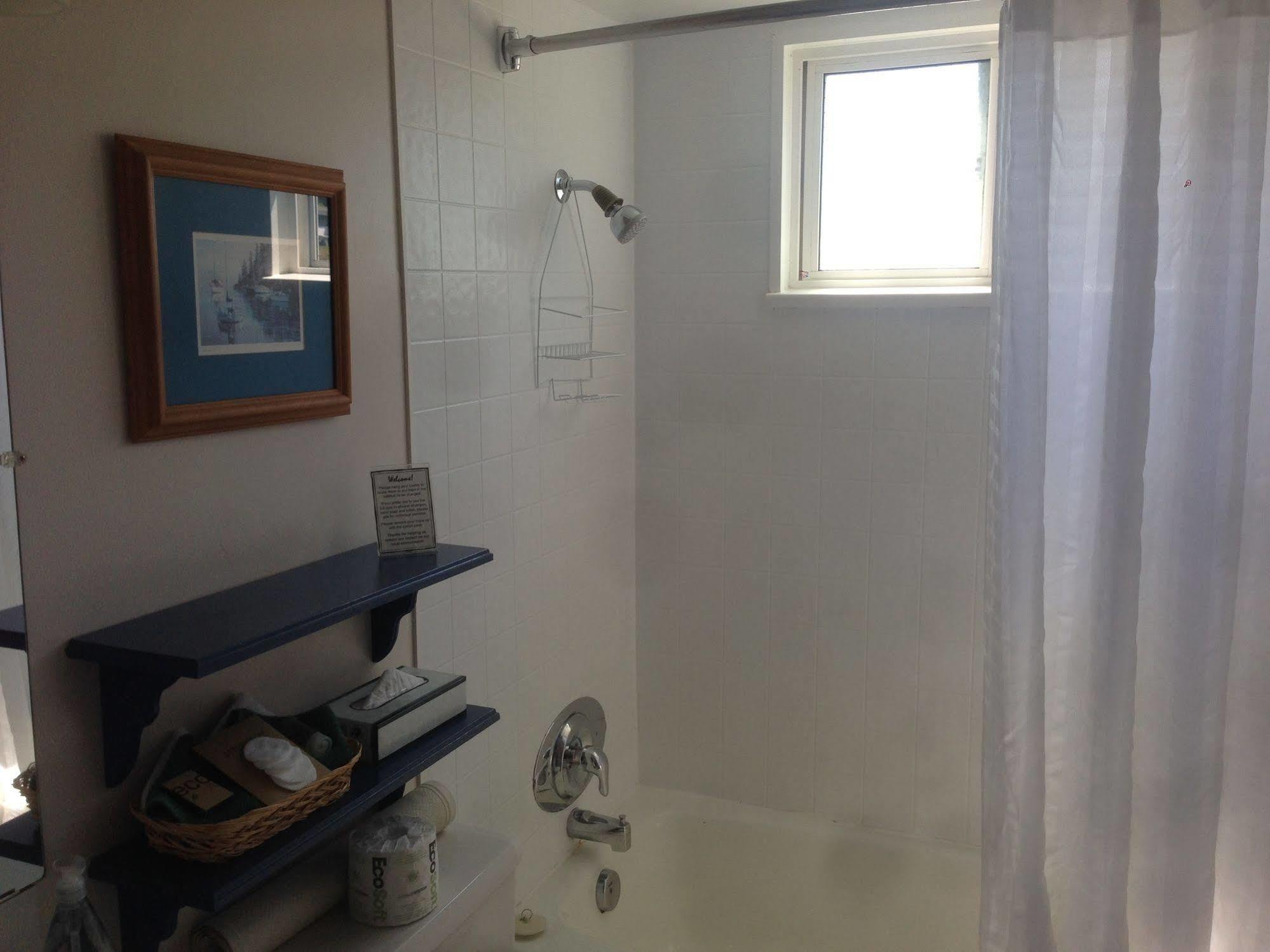 Buccaneer Inn Nanaimo Bagian luar foto